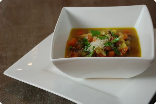Minestrone mit Borlottibohnen und Pasta
