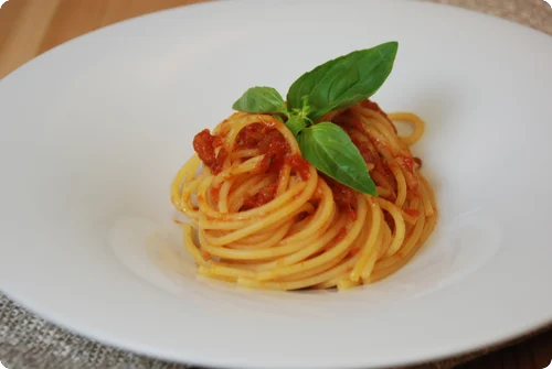 Spaghetti mit Tomatensauce