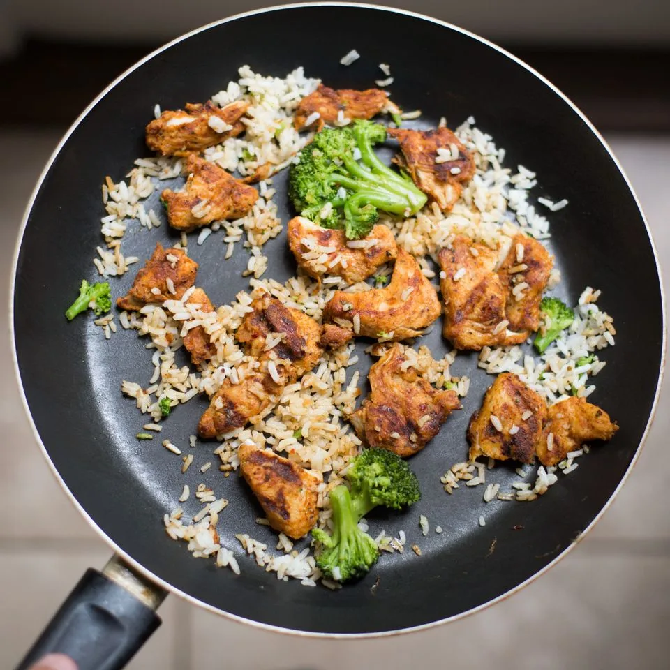 Poulet-Reis-Bowl mit Brokkoli